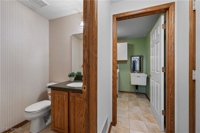 2441 W Bent Oak Circle, North Canton, OH 44720