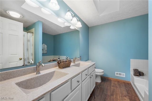 2441 W Bent Oak Circle, North Canton, OH 44720