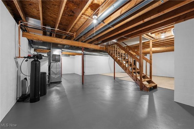 2441 W Bent Oak Circle, North Canton, OH 44720