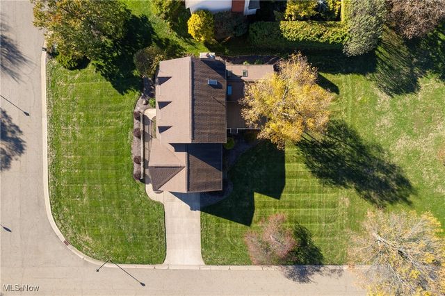 2441 W Bent Oak Circle, North Canton, OH 44720