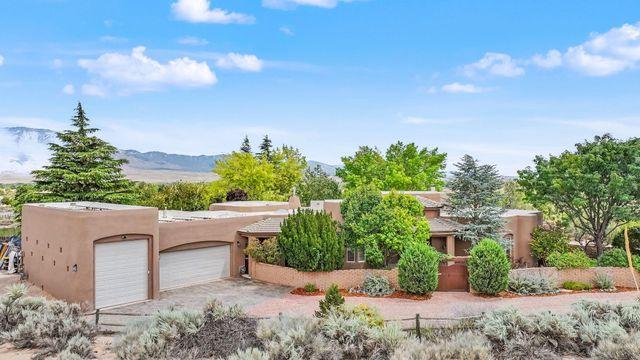 178 Loma Del Oro, Corrales, NM 87048