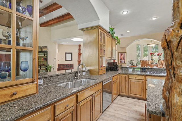 178 Loma Del Oro, Corrales, NM 87048