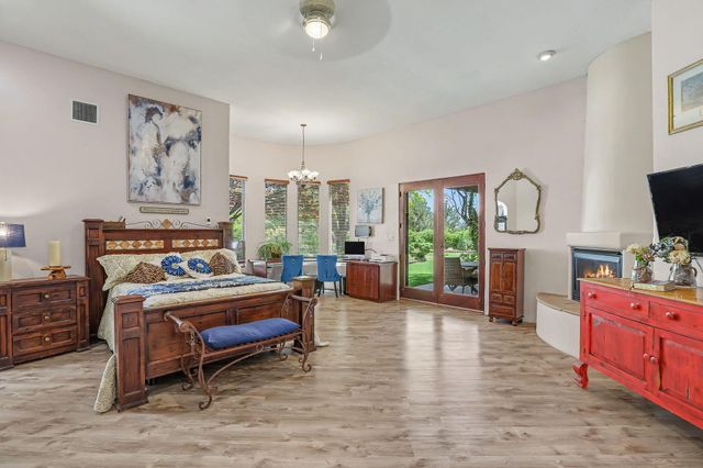 178 Loma Del Oro, Corrales, NM 87048