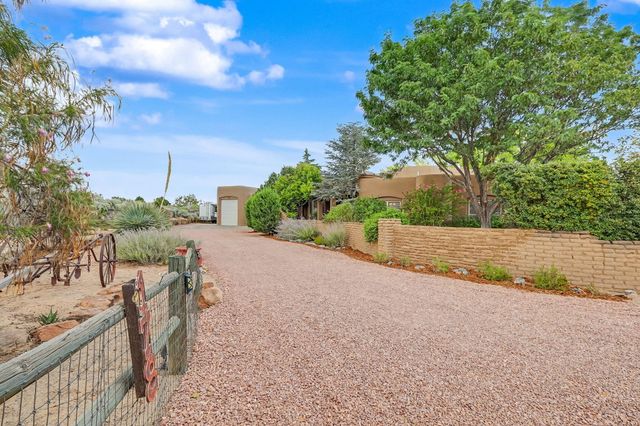 178 Loma Del Oro, Corrales, NM 87048