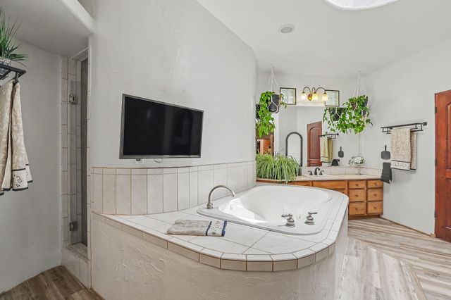 178 Loma Del Oro, Corrales, NM 87048