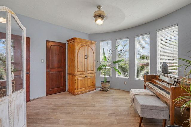 178 Loma Del Oro, Corrales, NM 87048