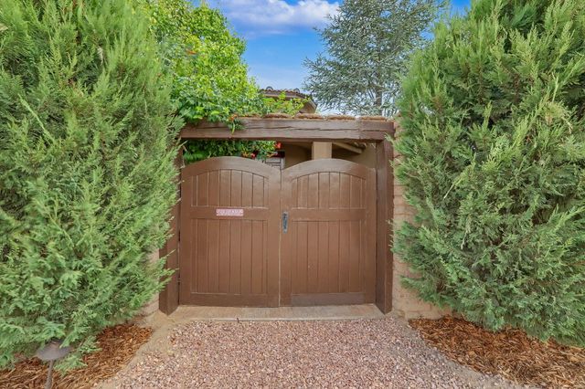 178 Loma Del Oro, Corrales, NM 87048