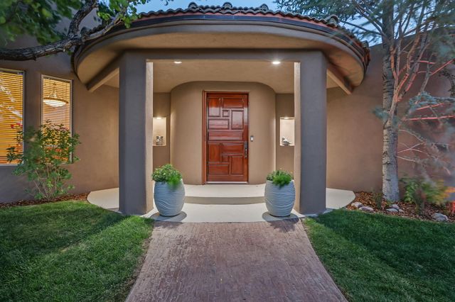 178 Loma Del Oro, Corrales, NM 87048