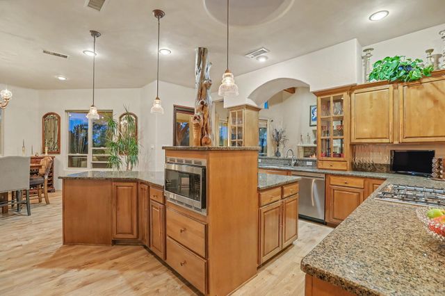 178 Loma Del Oro, Corrales, NM 87048