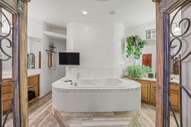 178 Loma Del Oro, Corrales, NM 87048