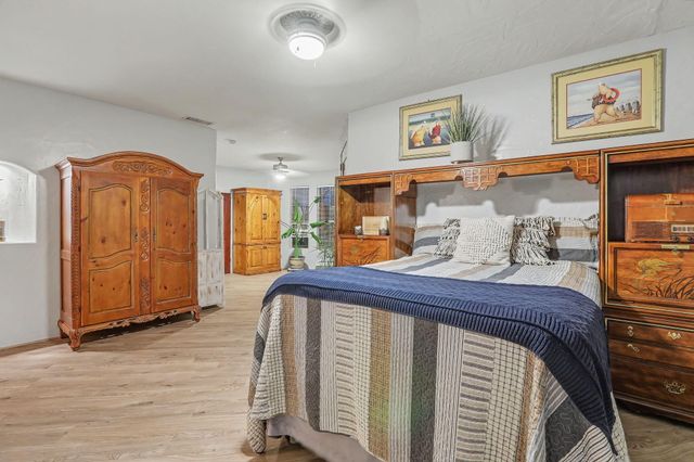 178 Loma Del Oro, Corrales, NM 87048