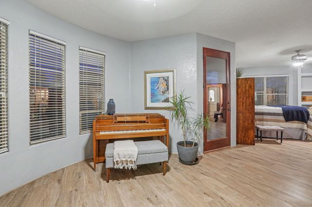 178 Loma Del Oro, Corrales, NM 87048