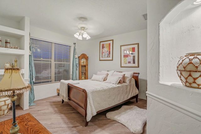 178 Loma Del Oro, Corrales, NM 87048