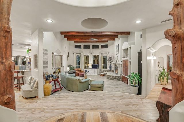 178 Loma Del Oro, Corrales, NM 87048