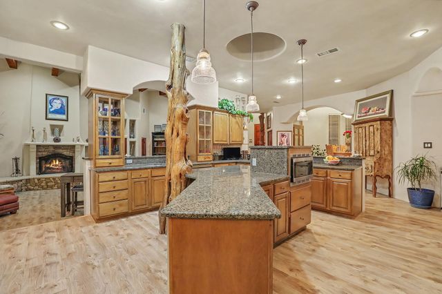 178 Loma Del Oro, Corrales, NM 87048