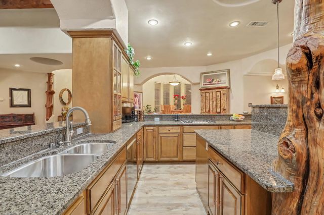 178 Loma Del Oro, Corrales, NM 87048