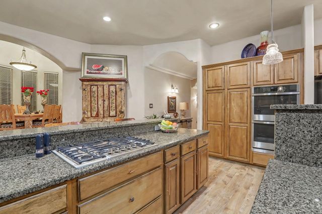 178 Loma Del Oro, Corrales, NM 87048