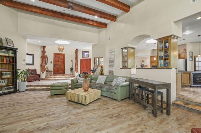 178 Loma Del Oro, Corrales, NM 87048