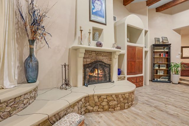 178 Loma Del Oro, Corrales, NM 87048
