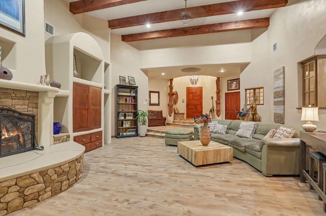 178 Loma Del Oro, Corrales, NM 87048