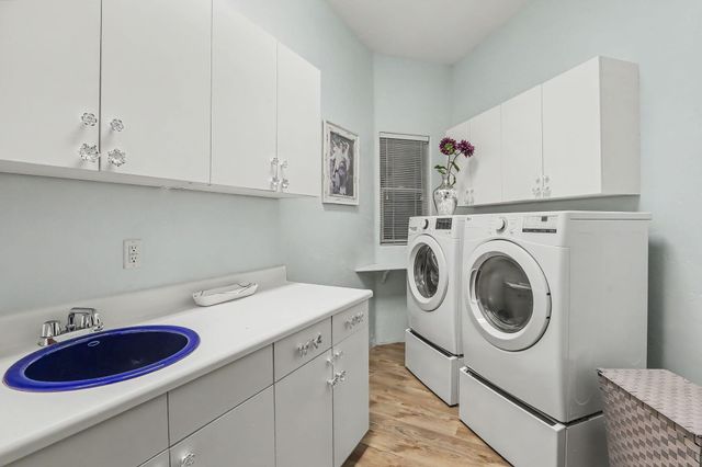 178 Loma Del Oro, Corrales, NM 87048