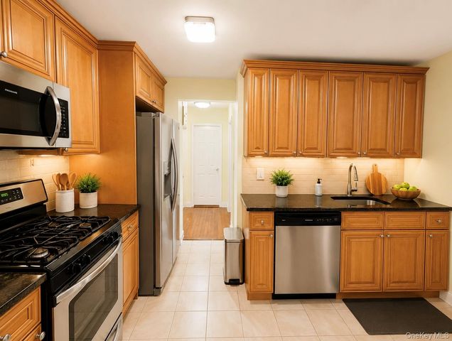 3 Sadore Lane 3G, Yonkers, NY 10710