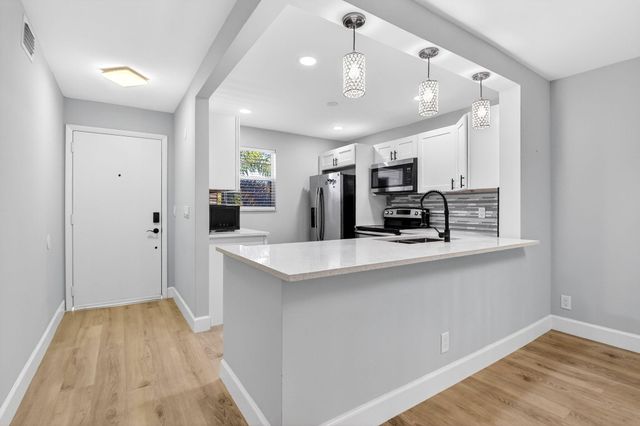 2515 NE 2nd Court 204, Boynton Beach, FL 33435