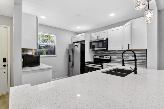 2515 NE 2nd Court 204, Boynton Beach, FL 33435