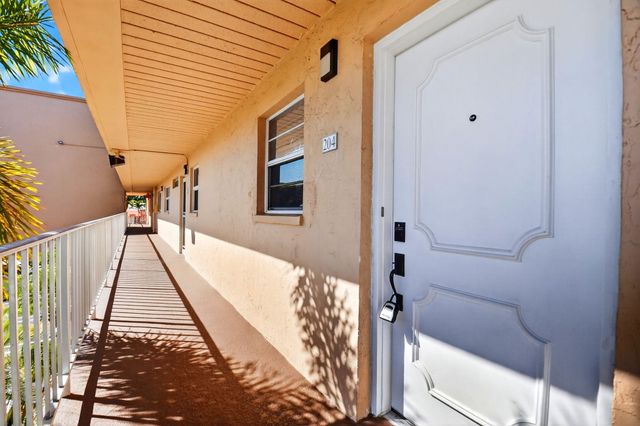 2515 NE 2nd Court 204, Boynton Beach, FL 33435