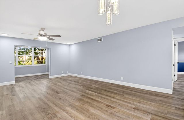 2515 NE 2nd Court 204, Boynton Beach, FL 33435