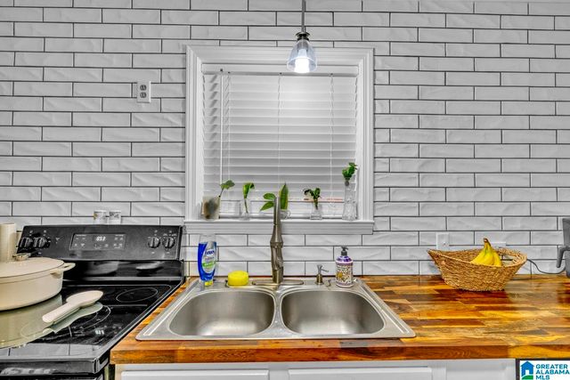 10 PINE CIRCLE, Oneonta, AL 35121