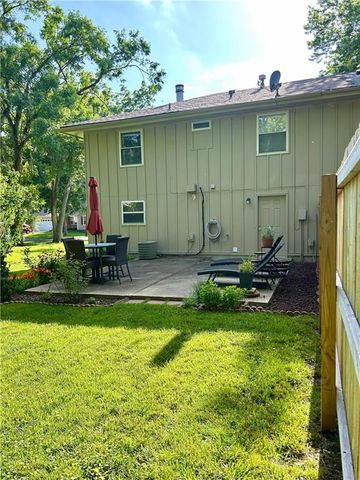 8507 Grandview Avenue, Overland Park, KS 66212