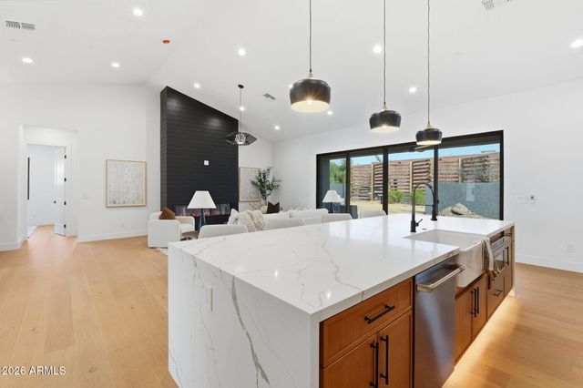 7232 E CAMBRIDGE Avenue, Scottsdale, AZ 85257