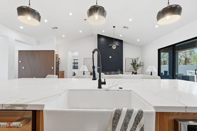 7232 E CAMBRIDGE Avenue, Scottsdale, AZ 85257