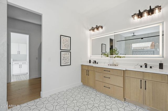 7232 E CAMBRIDGE Avenue, Scottsdale, AZ 85257