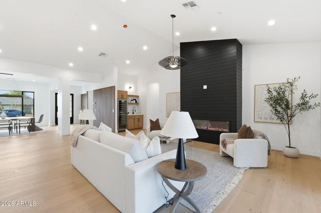 7232 E CAMBRIDGE Avenue, Scottsdale, AZ 85257