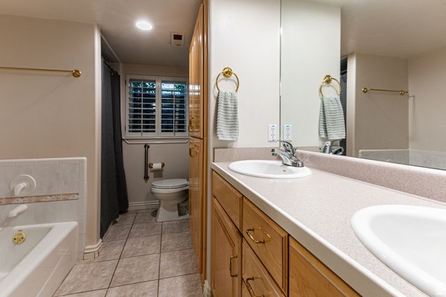 8967 S COBBLE CANYON LN, Sandy, UT 84093