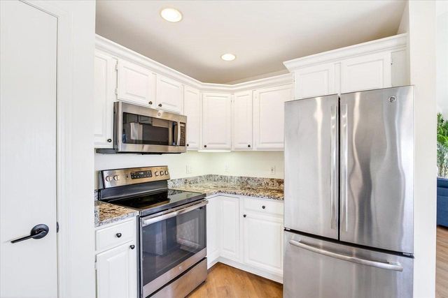 3272 Stonecreek Drive, Madison, WI 53719