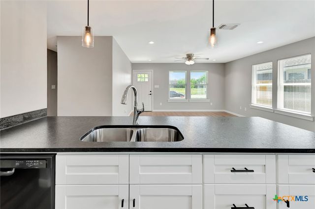 112 Missy Lane, Victoria, TX 77901