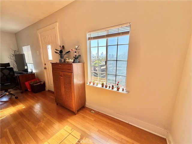1927 Delta, Los Angeles, CA 90026