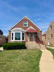 5000 N Mobile Avenue, Chicago, IL 60630