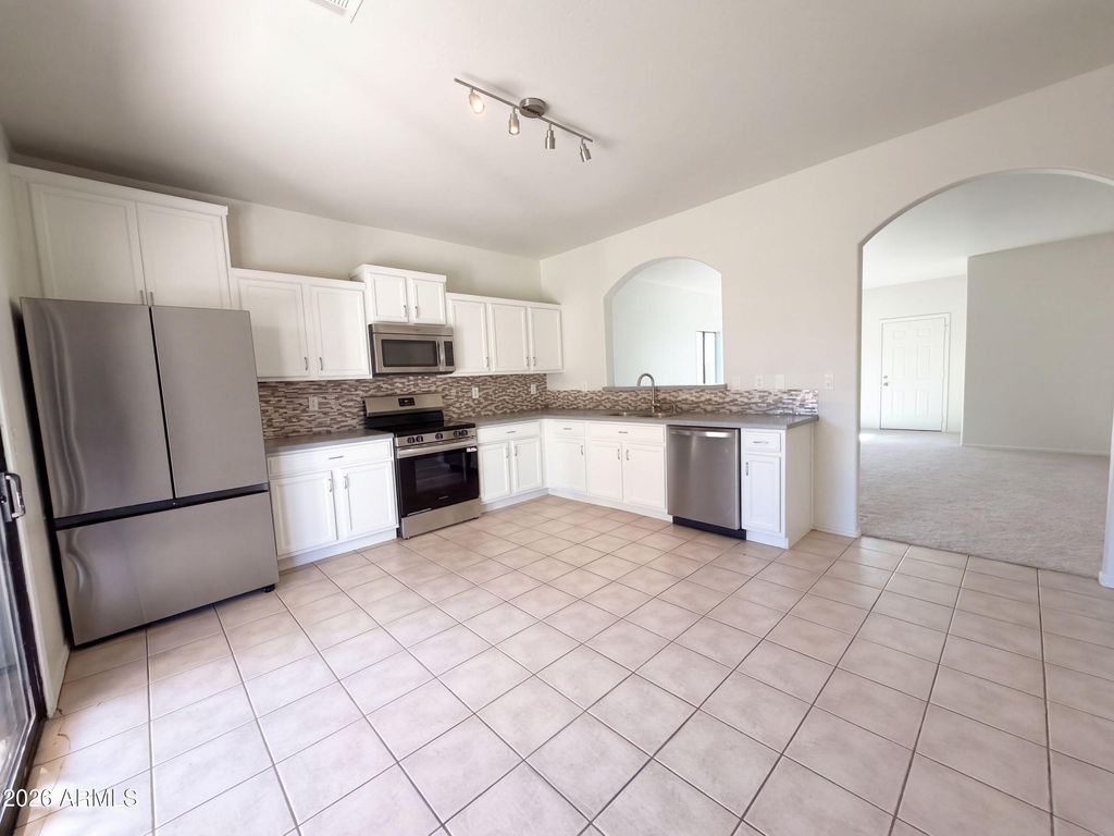 719 W LYDIA Lane, Phoenix, AZ 85041 — photo 2