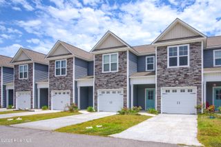 329 S Stingray Lane, Sneads Ferry, NC 28460