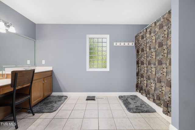 204 Lee Carter Drive, Johnson City, TN 37601