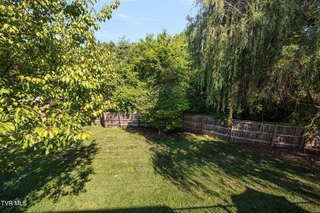 204 Lee Carter Drive, Johnson City, TN 37601