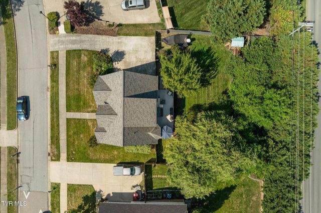 204 Lee Carter Drive, Johnson City, TN 37601