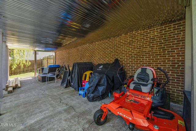 204 Lee Carter Drive, Johnson City, TN 37601