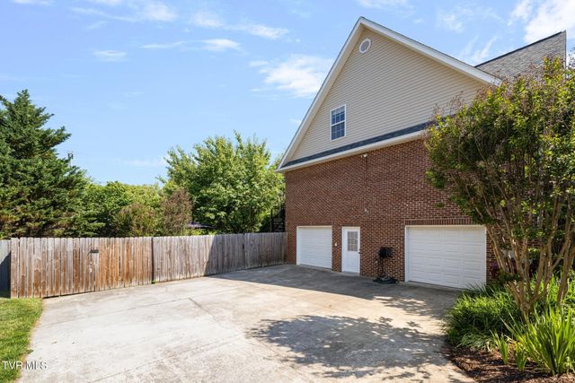 204 Lee Carter Drive, Johnson City, TN 37601