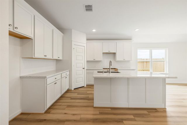 404 Fields Forest Lane, Dayton, TX 77535