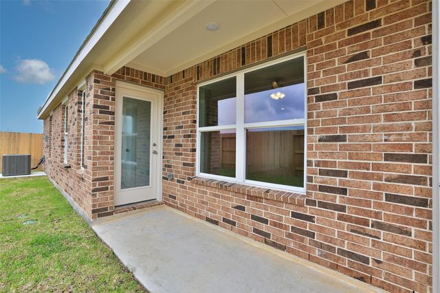 404 Fields Forest Lane, Dayton, TX 77535
